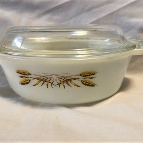 Vintage Anchor Hocking Fire-King Wheat Casserole Dish and Lid - Picture 2 of 8